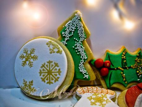 GALLETAS DE NAVIDAD SIN HUEVO CON FONDAT Y PINTADAS