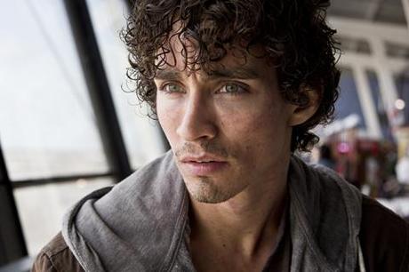 Tráiler, imágenes y afiche del film “The Messenger”