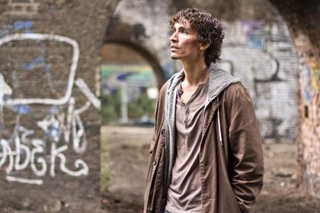 Tráiler, imágenes y afiche del film “The Messenger”