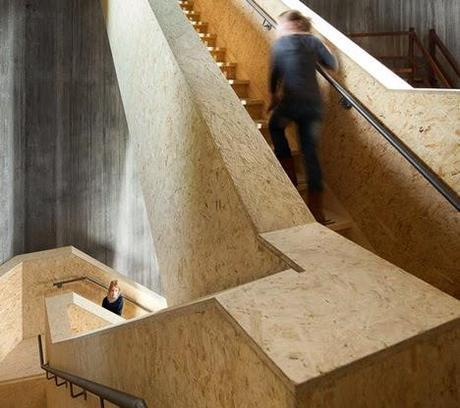 Hacia arriba, a por el 2015 con una selección de escaleras! Feliz año!! Hacia arriba, a por el 2015 con una selección de escaleras! Feliz año!!