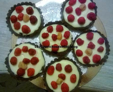 Tartaletas  y vasitos de mascarpone, chocolate blanco y frambuesas
