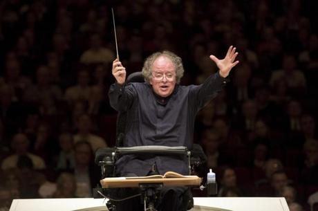 James Levine en su silla de ruedas eléctricas cuando acaba de cumplir...