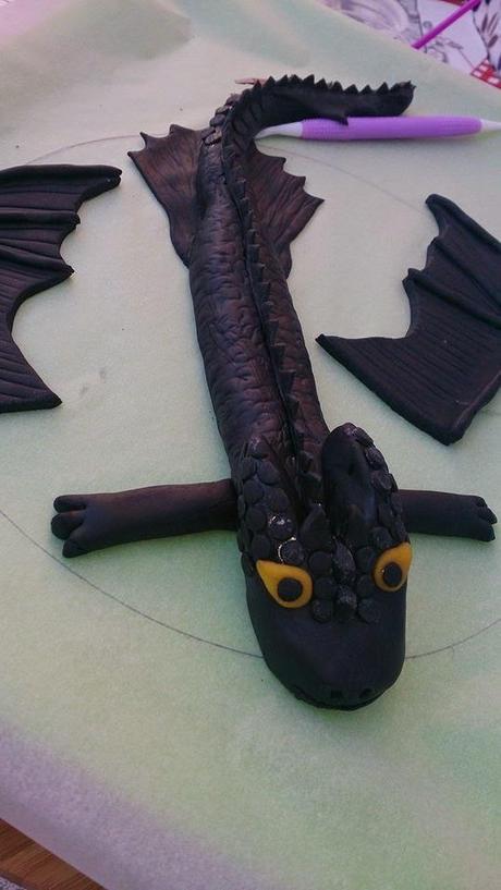 TARTA DESDENTAO PARA ANGEL (COMO ENTRENAR A UN DRAGON)