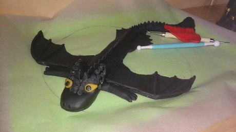 TARTA DESDENTAO PARA ANGEL (COMO ENTRENAR A UN DRAGON)