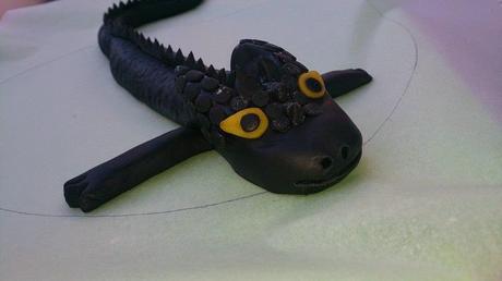 TARTA DESDENTAO PARA ANGEL (COMO ENTRENAR A UN DRAGON)