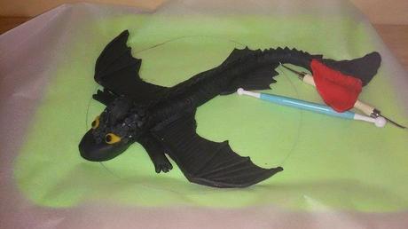 TARTA DESDENTAO PARA ANGEL (COMO ENTRENAR A UN DRAGON)