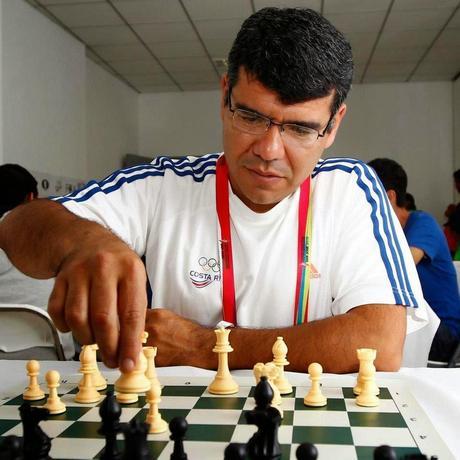 Bernal cumple en llegar a los 2500, meta cumplida: CRC tiene de nuevo un GM.