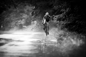A veces pedalear bajo la lluvia es un placer