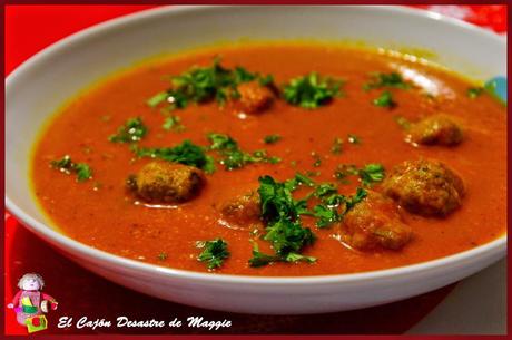 SOPA DE PIMIENTO Y TOMATE CON ALBONDIGUILLAS