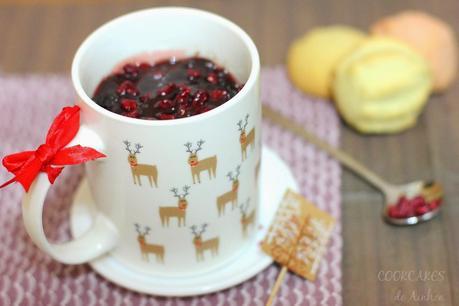 MUG CAKE CHOCOLATE FONDANT CON SIROPE DE FRESA MUG CAKE CHOCOLATE FONDANT CON SIROPE DE FRESA