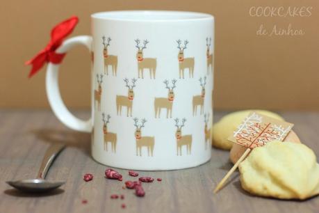 MUG CAKE CHOCOLATE FONDANT CON SIROPE DE FRESA MUG CAKE CHOCOLATE FONDANT CON SIROPE DE FRESA