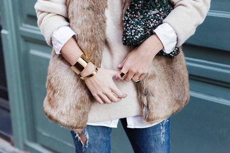 Tous_Jewelry-Faux_Fur_Vest-Ripped_Jeans-Beaded_Clutch-Outfit-Street_Style-65