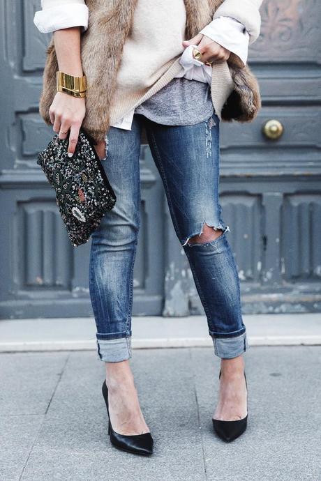 Tous_Jewelry-Faux_Fur_Vest-Ripped_Jeans-Beaded_Clutch-Outfit-Street_Style-31