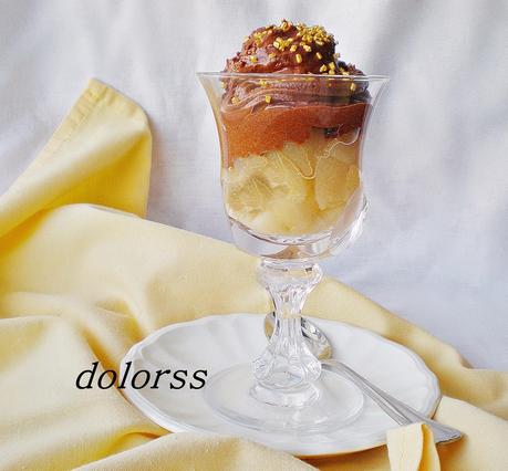 Mousse de chocolate con dados de pera  a la canela