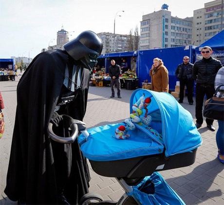 FOTOS: Darth Vader un día normal