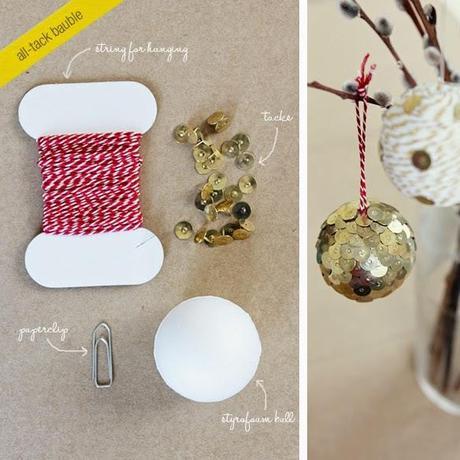 4 ideas DIY de Navidad para hacer con nuestros hijos Bolas con tachuelas doradas