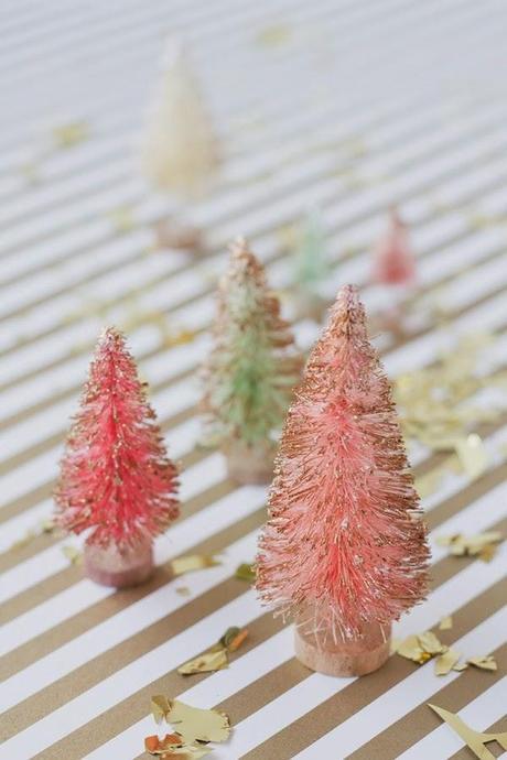 4 ideas DIY de Navidad para hacer con nuestros hijos Árboles con reflejos dorados