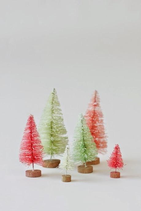 4 ideas DIY de Navidad para hacer con nuestros hijos Árboles con reflejos dorados