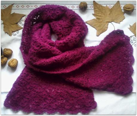 Estola a ganchillo buganvilla con patrón