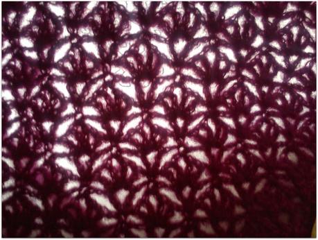 Estola a ganchillo buganvilla con patrón