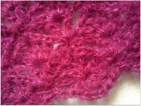 Estola a ganchillo buganvilla con patrón