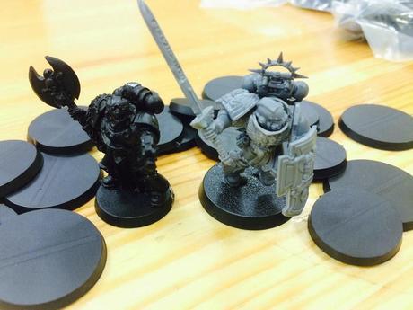 HUC(Hobby Useful Company):Una opción en peanas de plastico