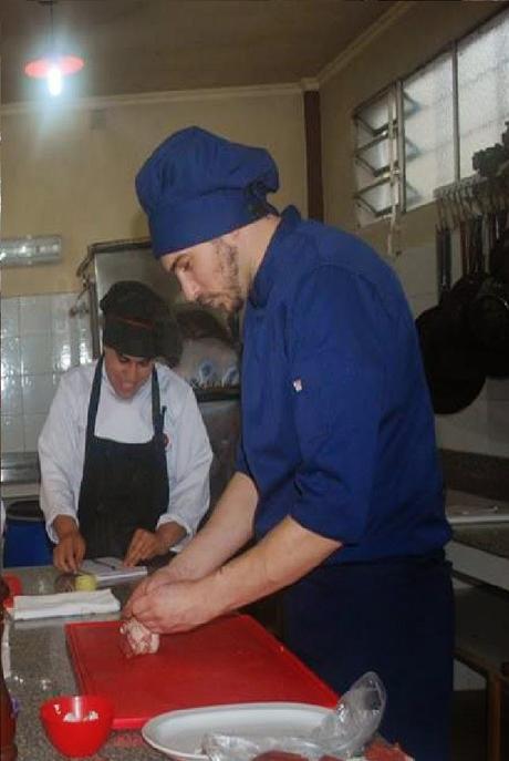 Un joven chef está creciendo