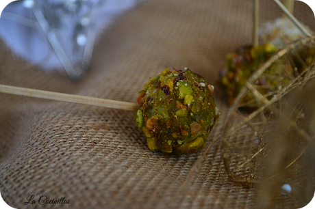 Bolitas de queso roquefort rellenas de uvas