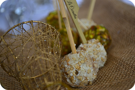 Bolitas de queso roquefort rellenas de uvas