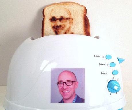 Como hacer un selfie en tu tostada selfie-toaster