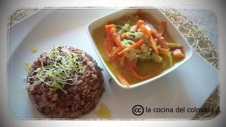 Curry de verduras con arroz salvaje