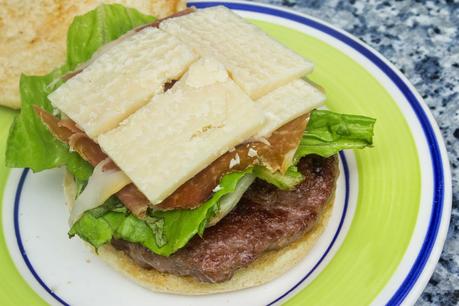hamburguesa serrana y ensalada de higos