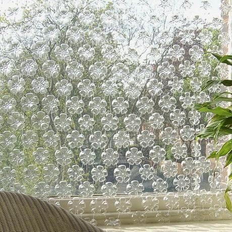 Hacer cortinas reciclando botellas de plástico DIY