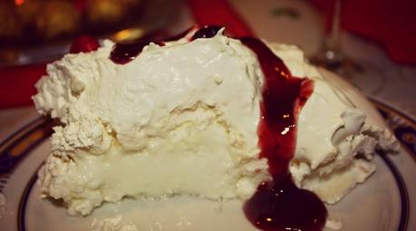 PAULOVA DE FRESAS Y FRUTOS ROJOS