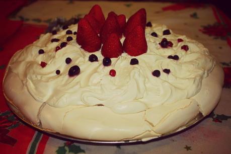 PAULOVA DE FRESAS Y FRUTOS ROJOS