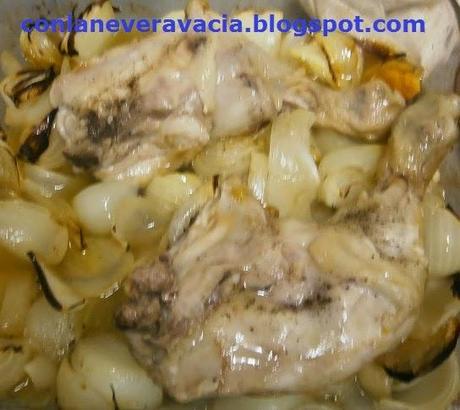 PIERNAS DE POLLO AL HORNO CON CEBOLLA