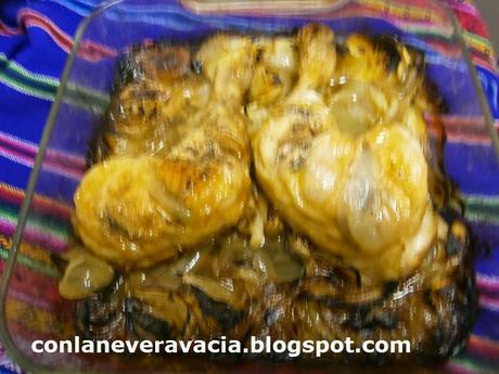 PIERNAS DE POLLO AL HORNO CON CEBOLLA