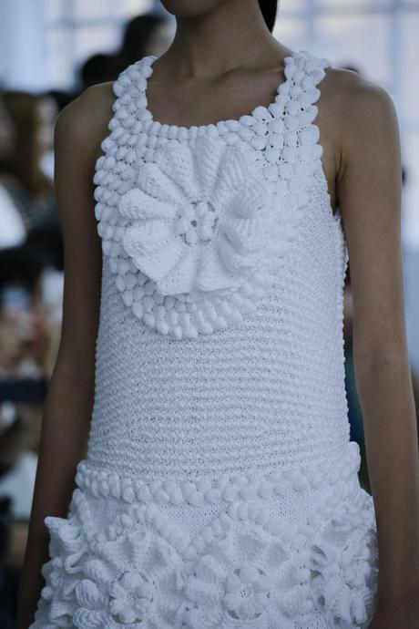 Un diseño de Delpozo realizado íntegramente en ganchillo. EFE/Kena Betancur