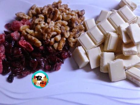 Tejas de chocolate blanco con frutos rojos