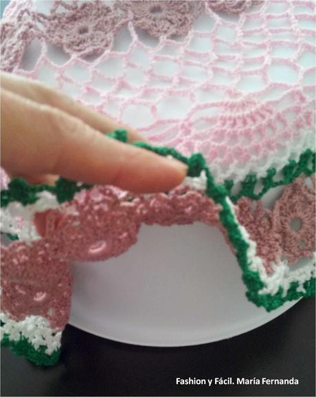 Hacer un sombrero tejido usando un tapete o doily para un toque shabby chic y romántico (Making a hat with a crocheted doily for a shabby chic and romantic touch)