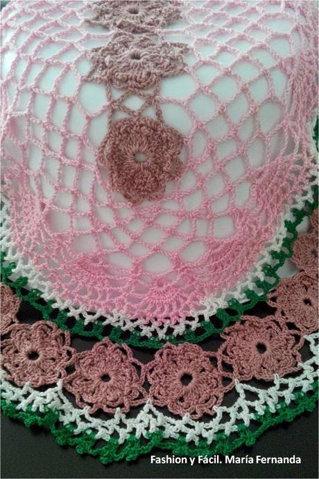 Hacer un sombrero tejido usando un tapete o doily para un toque shabby chic y romántico (Making a hat with a crocheted doily for a shabby chic and romantic touch)