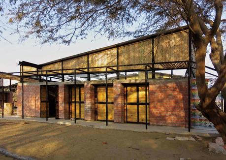 Colegio Santa Elena de Piedritas en Talara, Perú