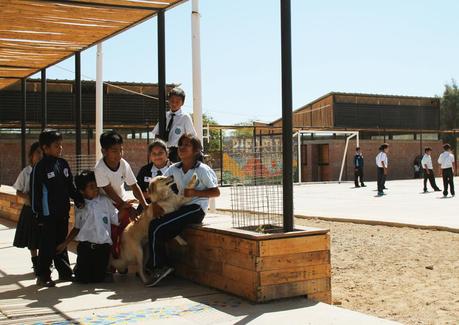 Colegio Santa Elena de Piedritas en Talara, Perú