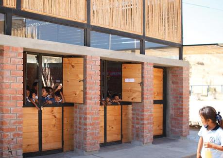 Colegio Santa Elena de Piedritas en Talara, Perú