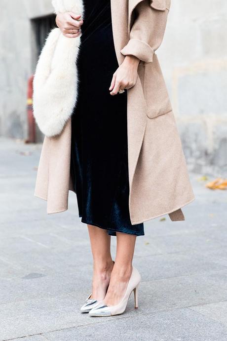 Velvet_Dress-Faux_Fur_Scarf-Party_Outfit-Street_Style-Collage_Vintage-6