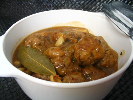 ALBÓNDIGAS ESPECIADAS A LA TURCA CON SALSA DE VINO AÑEJO