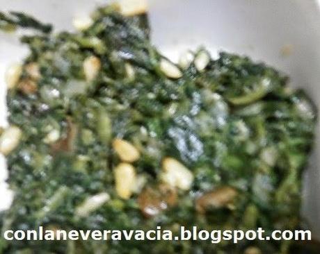 CANELONES DE ESPINACAS  CON PASAS Y PIÑONES