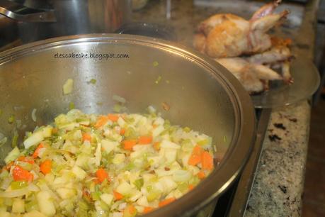 Codornices con salsa de verduras y manzana