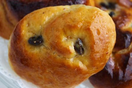BRIOCHES CON CREMA Y PASAS