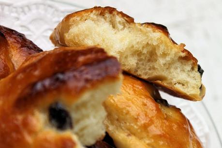 BRIOCHES CON CREMA Y PASAS